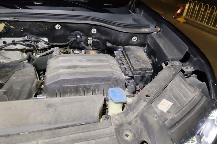 Used Volkswagen Teramont 2020 Revised Version 330TSI Two-Wheel Drive Luxury Edition Engine Bay Left