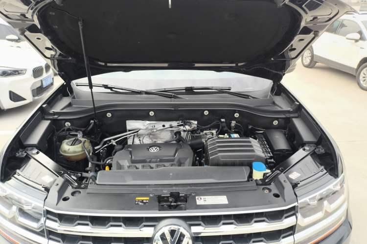 Used Volkswagen Teramont 2020 330TSI Two-Wheel-Drive Luxury Edition China VI Standard Engine Bay