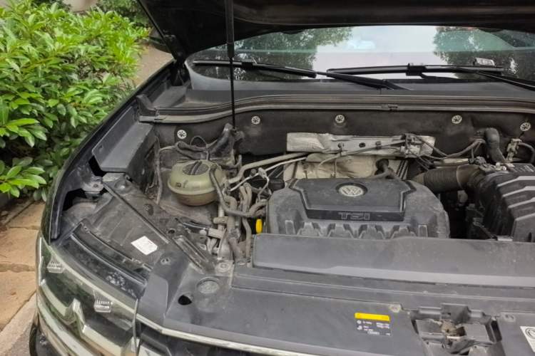 Used Volkswagen Teramont 2020 330TSI Two-Wheel-Drive Luxury Edition China VI Standard Engine Bay Right