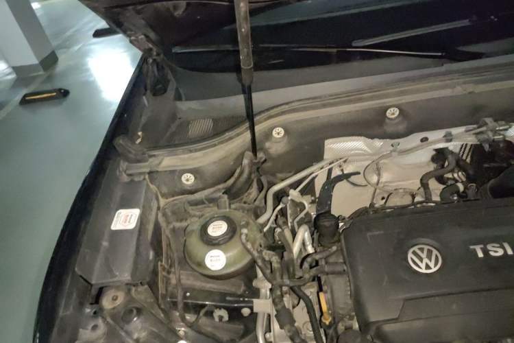 Used Volkswagen Teramont 2020 Revised Version 380TSI Four-Wheel Drive Luxury Edition Engine Bay Right