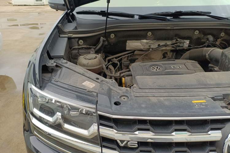 Used Volkswagen Teramont 2020 Revised Version 380TSI Four-Wheel Drive Luxury Edition Engine Bay Right