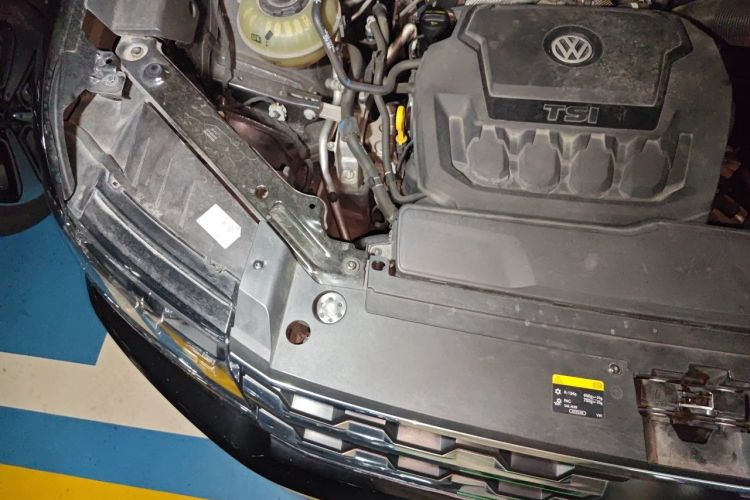 Used Volkswagen Teramont 2020 Revised Version 330TSI Two-Wheel Drive Comfort Edition Engine Bay Right