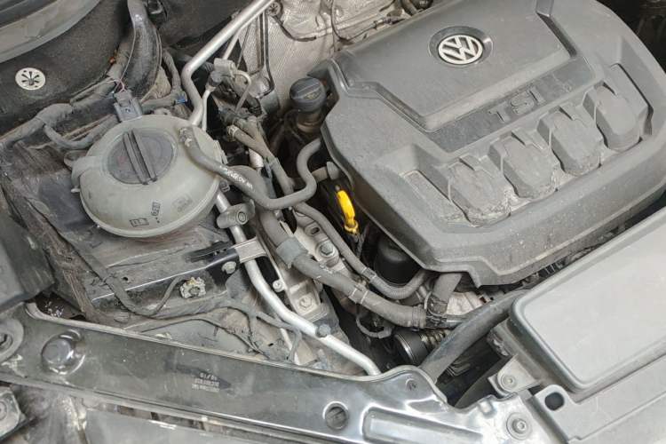 Used Volkswagen Teramont 2020 330TSI Two-Wheel-Drive Luxury Edition China VI Standard Engine Bay Right