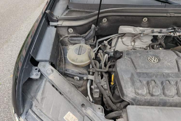 Used Volkswagen Teramont 2020 330TSI Two-Wheel-Drive Luxury Edition China VI Standard Engine Bay Right