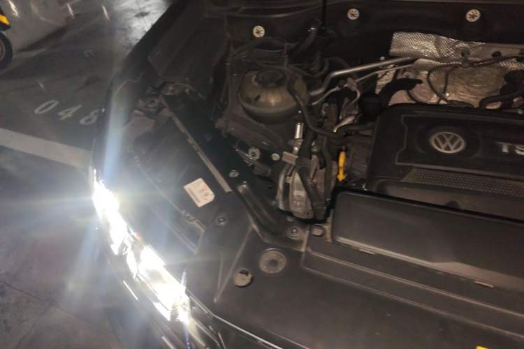 Used Volkswagen Teramont 2020 Revised Version 380TSI Four-Wheel Drive Luxury Edition Engine Bay Right