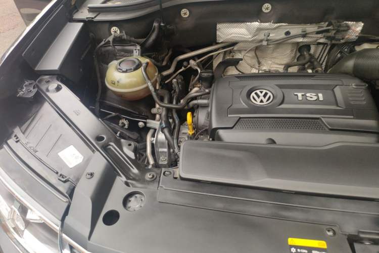 Used Volkswagen Teramont 2020 Revised Version 380TSI Four-Wheel Drive Luxury Edition Engine Bay Right