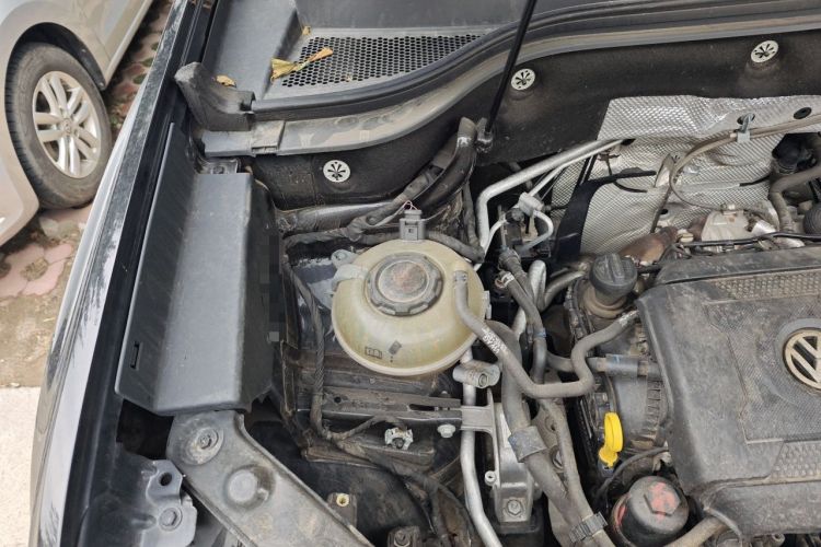 Used Volkswagen Teramont 2020 Revised Version 380TSI Four-Wheel Drive Luxury Edition Engine Bay Right
