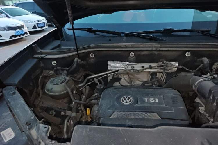 Used Volkswagen Teramont 2020 Revised Version 380TSI Four-Wheel Drive Luxury Edition Engine Bay Right