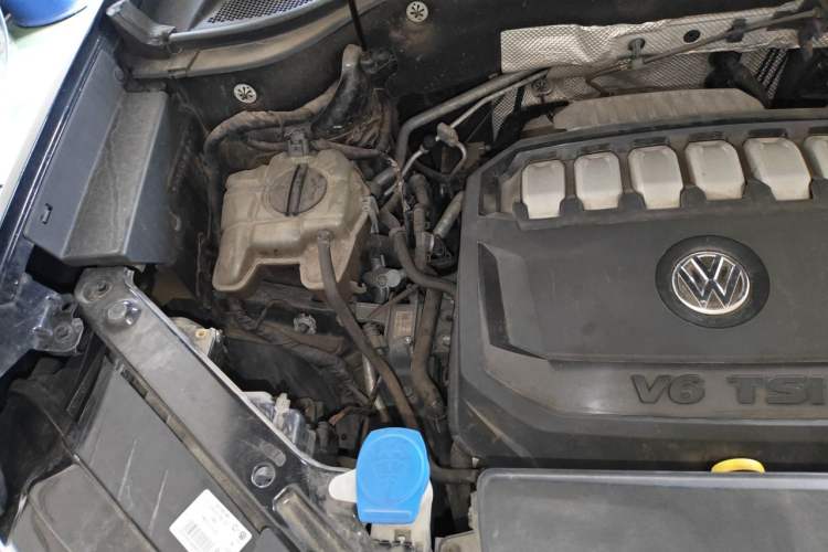 Used Volkswagen Teramont 2020 530 V6 Four-Wheel Drive Flagship Version China VI Standard Engine Bay Right
