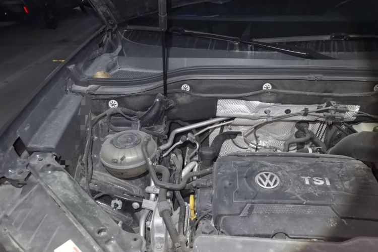Used Volkswagen Teramont 2020 Revised Version 380TSI Four-Wheel Drive Luxury Edition Engine Bay Right