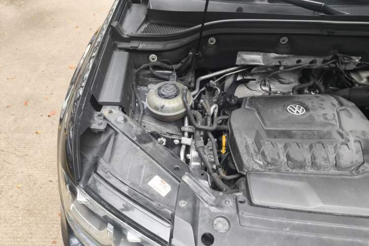 Used Volkswagen Teramont 2020 Revised Version 330TSI Two-Wheel Drive Luxury Edition Engine Bay Right
