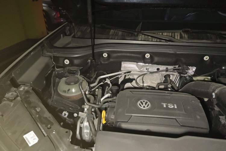 Used Volkswagen Teramont 2020 Revised Version 380TSI Four-Wheel Drive Luxury Edition Engine Bay Right
