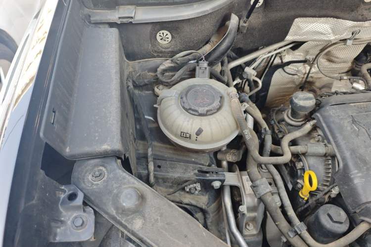 Used Volkswagen Teramont 2020 Revised Version 380TSI Four-Wheel Drive Luxury Edition Engine Bay Right