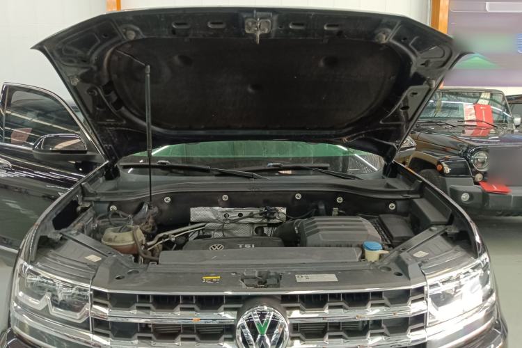 Used Volkswagen Teramont 2020 380TSI Four-Wheel Drive Luxury Version China VI Standard Engine Bay