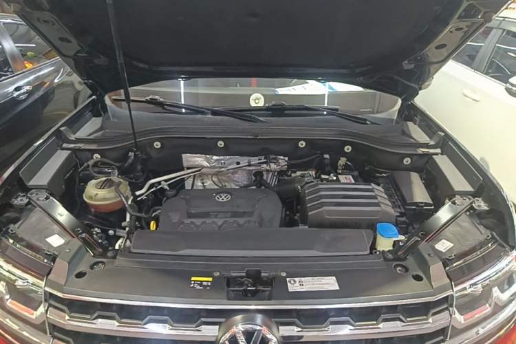 Used Volkswagen Teramont 2020 330TSI Two-Wheel-Drive Luxury Edition China VI Standard Engine Bay