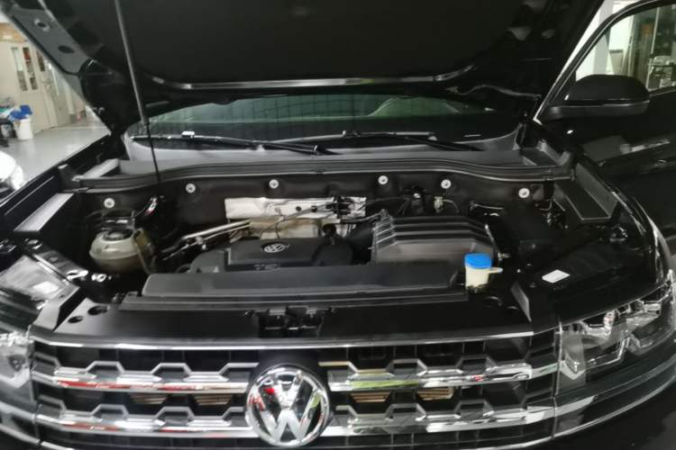Used Volkswagen Teramont 2020 330TSI Two-Wheel-Drive Luxury Edition China VI Standard Engine Bay