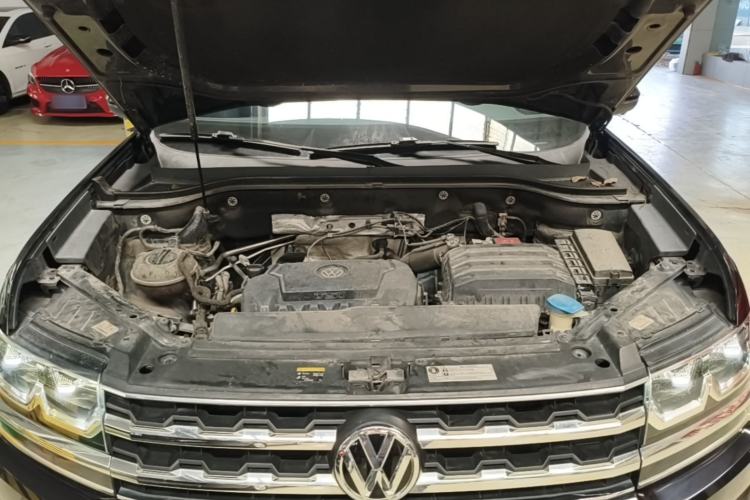 Used Volkswagen Teramont 2020 330TSI Two-Wheel-Drive Luxury Edition China VI Standard Engine Bay