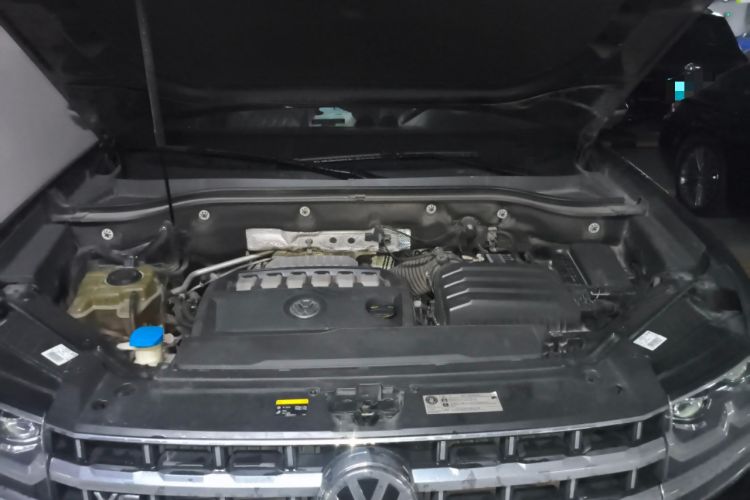 Used Volkswagen Teramont 2020 530 V6 Four-Wheel Drive Prestige Flagship Edition China VI Standard Engine Bay