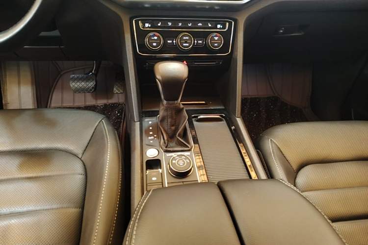 Used Volkswagen Teramont 2020 Revised Version 330TSI Two-Wheel Drive Luxury Edition Gear Lever