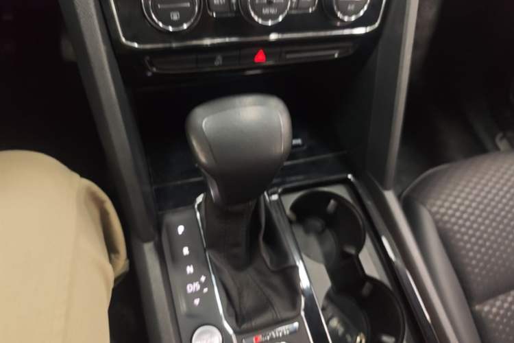 Used Volkswagen Teramont 2020 Revised Version 380TSI Four-Wheel Drive Comfort Edition Gear Lever