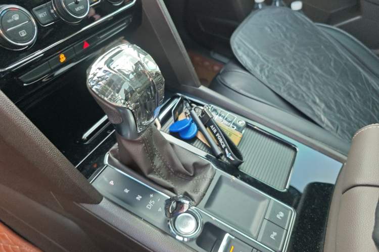 Used Volkswagen Teramont 2020 330TSI Two-Wheel-Drive Luxury Edition China VI Standard Gear Lever