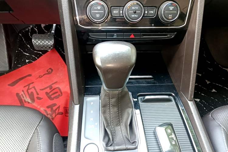 Used Volkswagen Teramont 2020 Revised Version 330TSI Two-Wheel Drive Luxury Edition Gear Lever