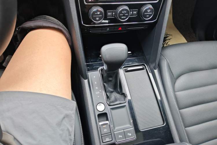 Used Volkswagen Teramont 2020 330TSI Two-Wheel-Drive Luxury Edition China VI Standard Gear Lever