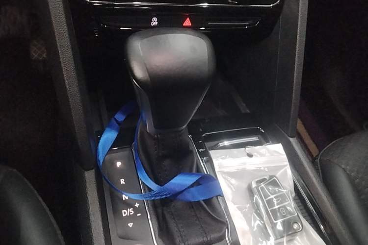 Used Volkswagen Teramont 2020 Revised Version 380TSI Four-Wheel Drive Comfort Edition Gear Lever