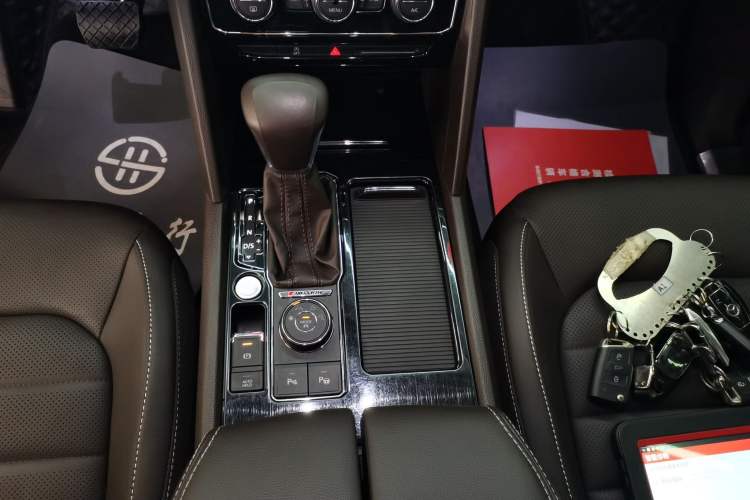 Used Volkswagen Teramont 2020 Revised Version 380TSI Four-Wheel Drive Luxury Edition Gear Lever