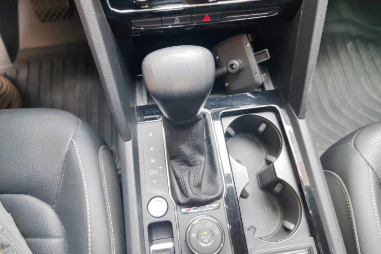 Used Volkswagen Teramont 2020 Revised Version 380TSI Four-Wheel Drive Luxury Edition Gear Lever