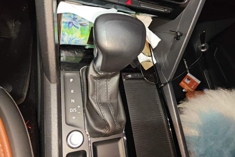 Used Volkswagen Teramont 2020 Revised Version 330TSI Two-Wheel Drive Comfort Edition Gear Lever