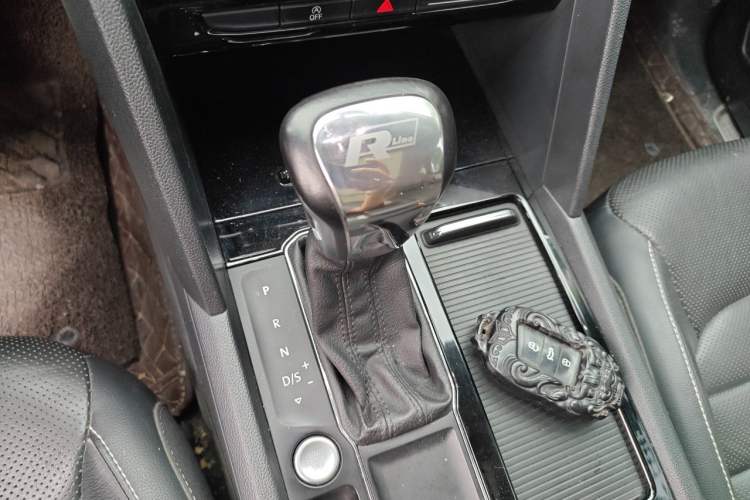 Used Volkswagen Teramont 2020 330TSI Two-Wheel-Drive Luxury Edition China VI Standard Gear Lever