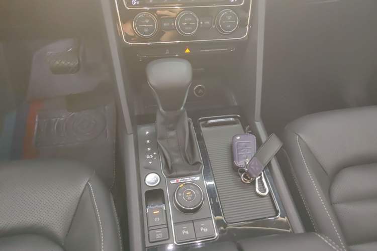Used Volkswagen Teramont 2020 380TSI Four-Wheel Drive Luxury Version China VI Standard Gear Lever