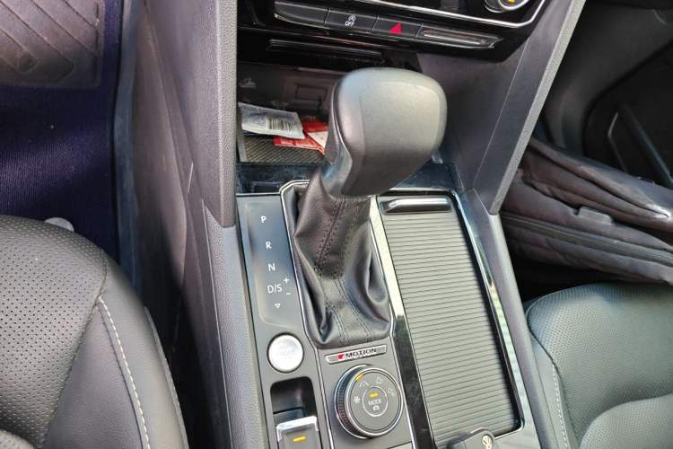 Used Volkswagen Teramont 2020 Revised Version 380TSI Four-Wheel Drive Luxury Edition Gear Lever