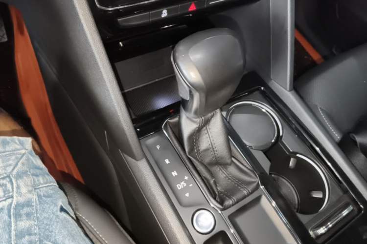 Used Volkswagen Teramont 2020 330TSI Two-Wheel-Drive Luxury Edition China VI Standard Gear Lever