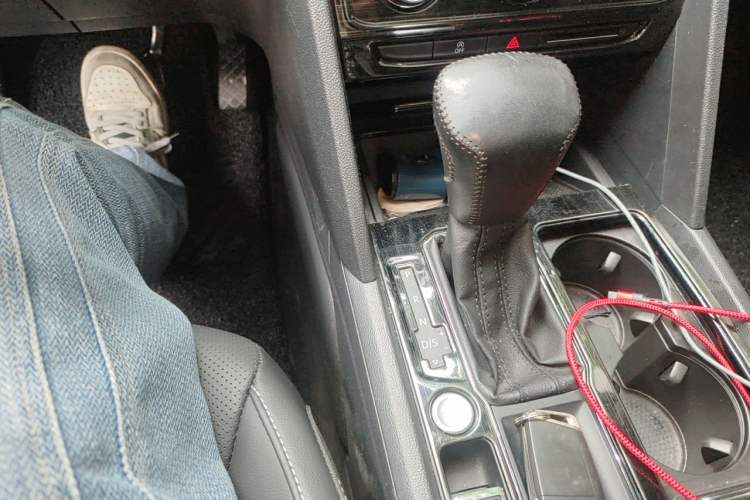 Used Volkswagen Teramont 2020 330TSI Two-Wheel-Drive Luxury Edition China VI Standard Gear Lever