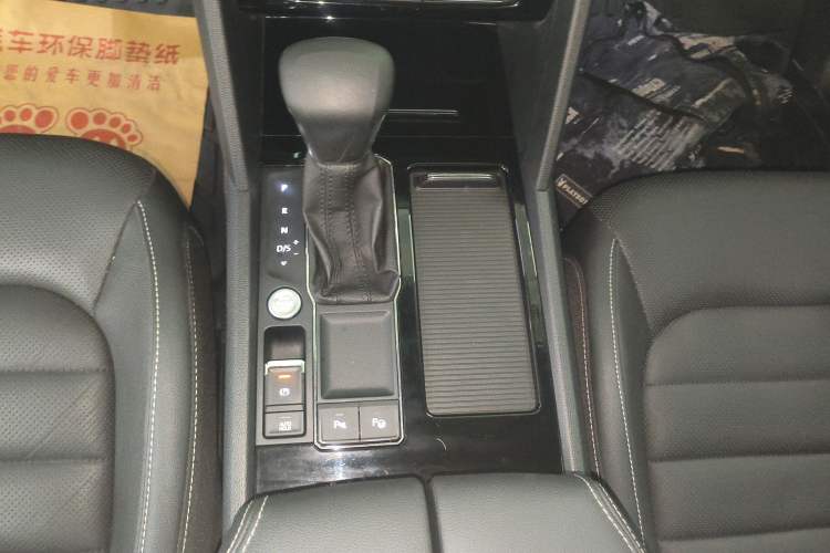 Used Volkswagen Teramont 2020 330TSI Two-Wheel-Drive Luxury Edition China VI Standard Gear Lever