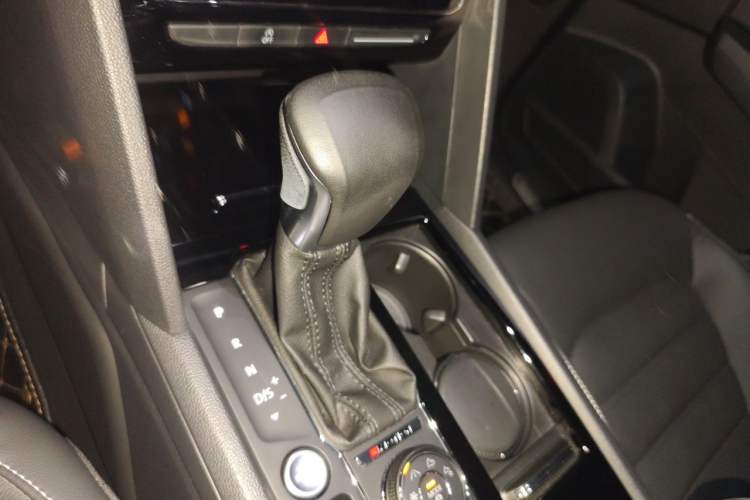 Used Volkswagen Teramont 2020 Revised Version 380TSI Four-Wheel Drive Luxury Edition Gear Lever