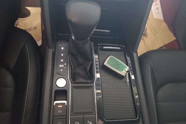 Used Volkswagen Teramont 2020 Revised Version 330TSI Two-Wheel Drive Luxury Edition Gear Lever