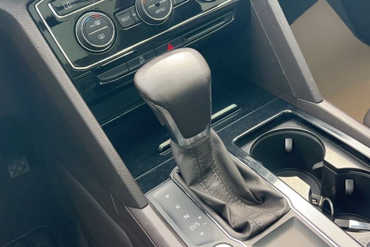 Used Volkswagen Teramont 2020 330TSI Two-Wheel-Drive Luxury Edition China VI Standard Gear Lever