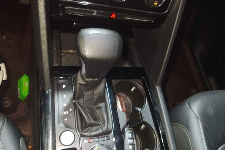 Used Volkswagen Teramont 2020 Revised Version 380TSI Four-Wheel Drive Luxury Edition Gear Lever