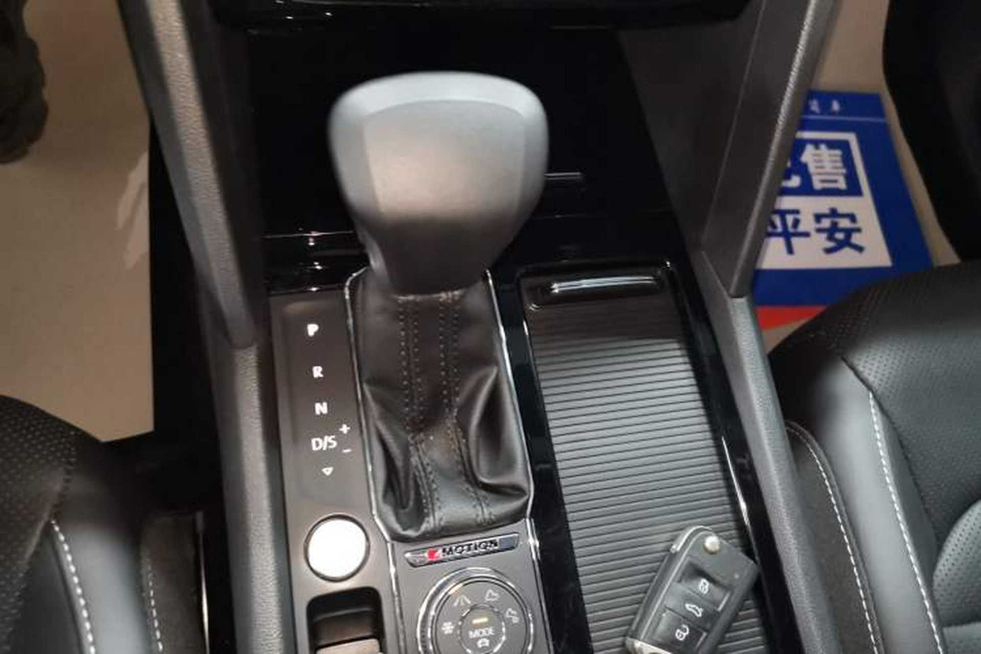 Used Volkswagen Teramont 2020 Revised Version 380TSI Four-Wheel Drive Luxury Edition Gear Lever