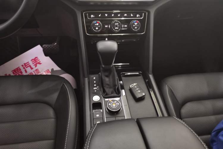 Used Volkswagen Teramont 2020 Revised Version 380TSI Four-Wheel Drive Luxury Edition Gear Lever