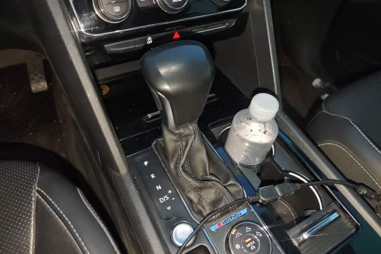 Used Volkswagen Teramont 2020 Revised Version 380TSI Four-Wheel Drive Luxury Edition Gear Lever