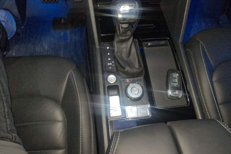 Used Volkswagen Teramont 2020 Revised Version 380TSI Four-Wheel Drive Luxury Edition Gear Lever