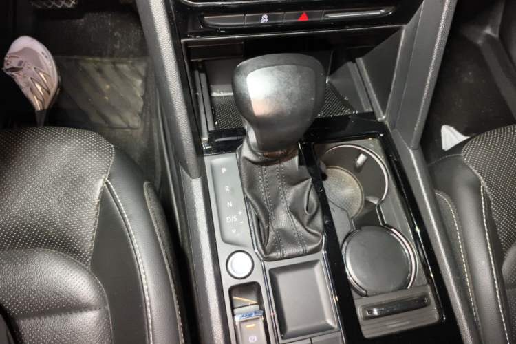 Used Volkswagen Teramont 2020 330TSI Two-Wheel-Drive Luxury Edition China VI Standard Gear Lever