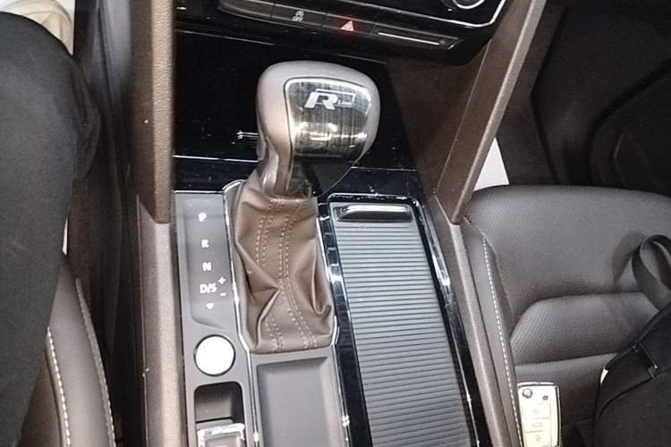 Used Volkswagen Teramont 2020 330TSI Two-Wheel-Drive Luxury Edition China VI Standard Gear Lever