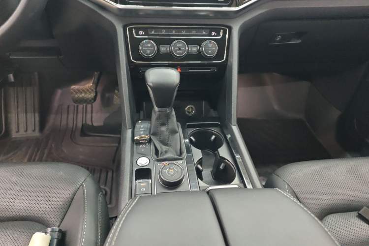 Used Volkswagen Teramont 2020 Revised Version 380TSI Four-Wheel Drive Luxury Edition Gear Lever