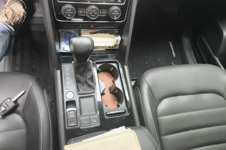 Used Volkswagen Teramont 2020 Revised Version 330TSI Two-Wheel Drive Luxury Edition Gear Lever