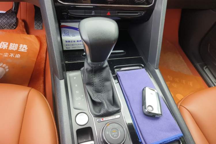 Used Volkswagen Teramont 2020 Revised Version 380TSI Four-Wheel Drive Comfort Edition Gear Lever